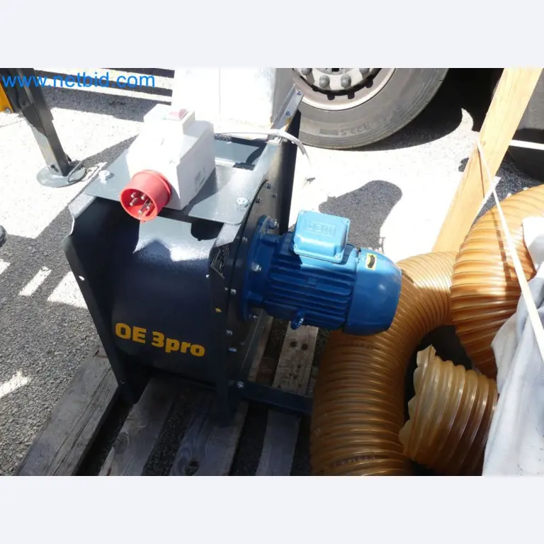 Diesel-Gabelstapler BOBCAT D30NXS und Kompakter Sägespalter UNIFOREST TITAN 53/40 Premium -50