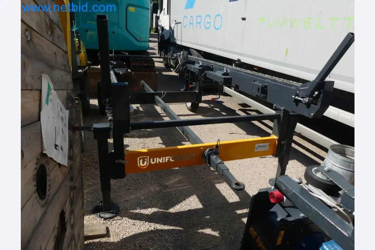 Diesel-Gabelstapler BOBCAT D30NXS und Kompakter Sägespalter UNIFOREST TITAN 53/40 Premium -52