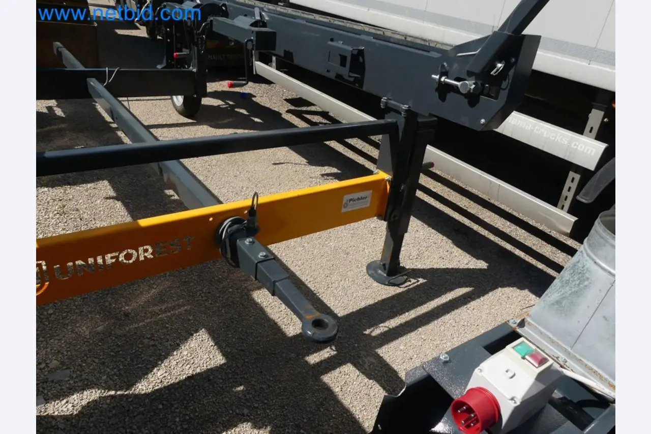 Diesel-Gabelstapler BOBCAT D30NXS und Kompakter Sägespalter UNIFOREST TITAN 53/40 Premium -54