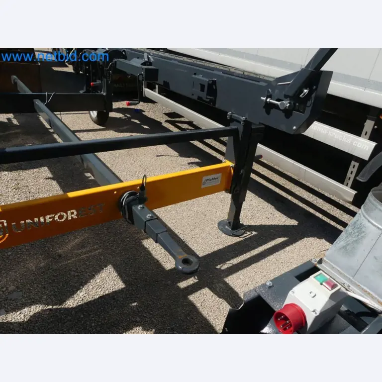 Diesel-Gabelstapler BOBCAT D30NXS und Kompakter Sägespalter UNIFOREST TITAN 53/40 Premium -54