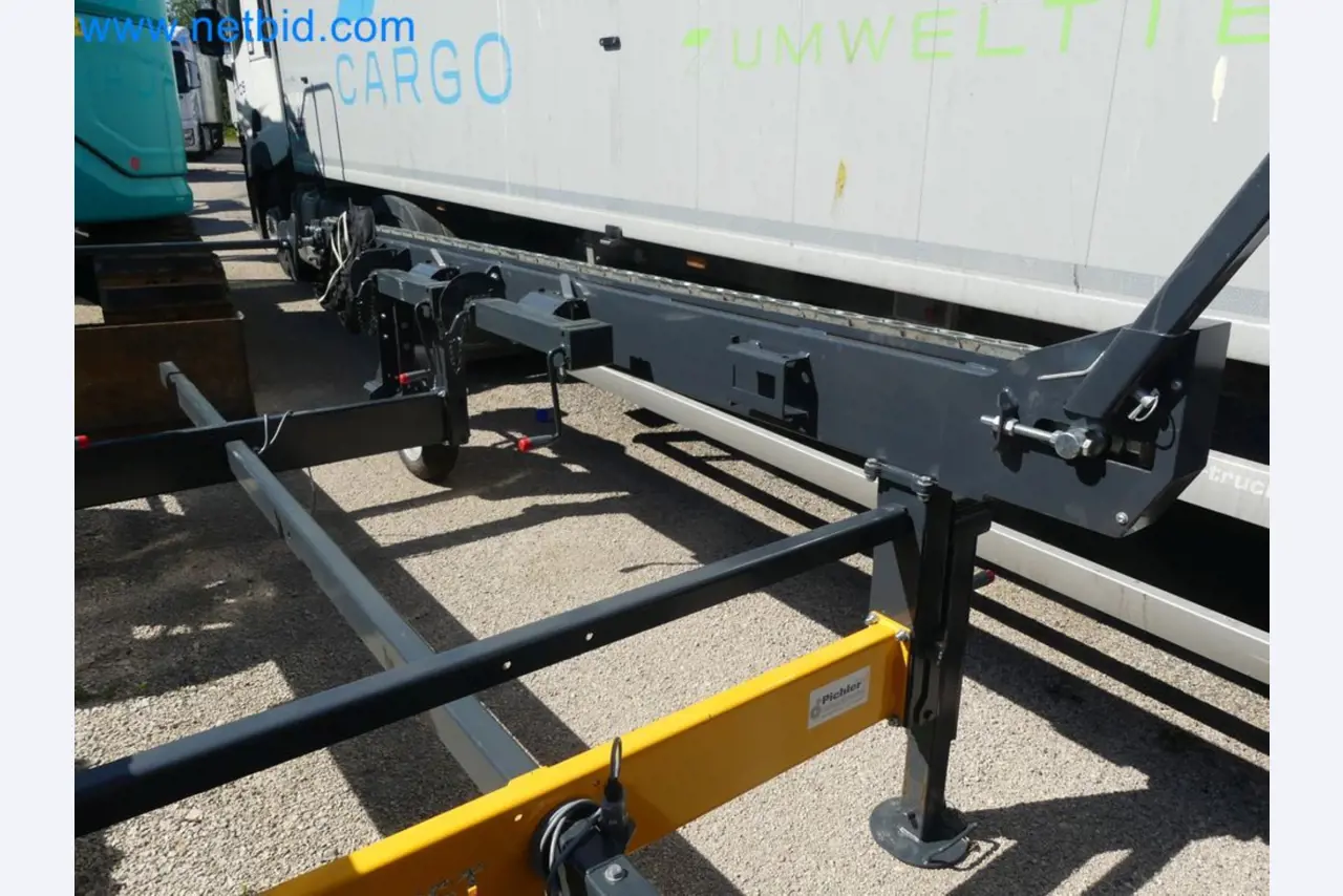 Diesel-Gabelstapler BOBCAT D30NXS und Kompakter Sägespalter UNIFOREST TITAN 53/40 Premium -55