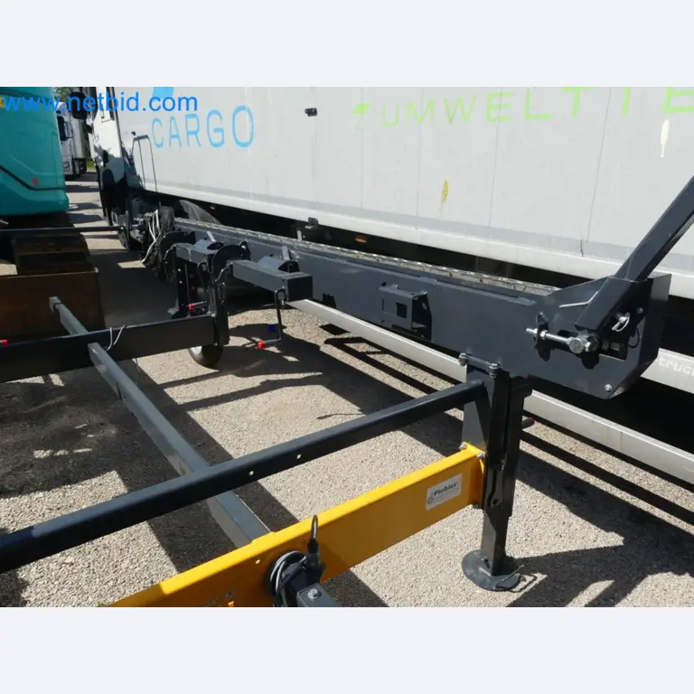 Diesel-Gabelstapler BOBCAT D30NXS und Kompakter Sägespalter UNIFOREST TITAN 53/40 Premium -55