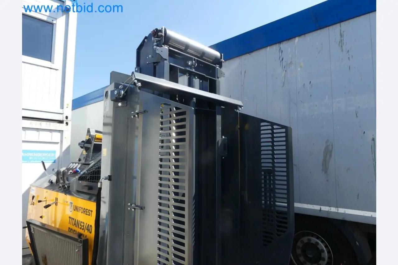 Diesel-Gabelstapler BOBCAT D30NXS und Kompakter Sägespalter UNIFOREST TITAN 53/40 Premium -56