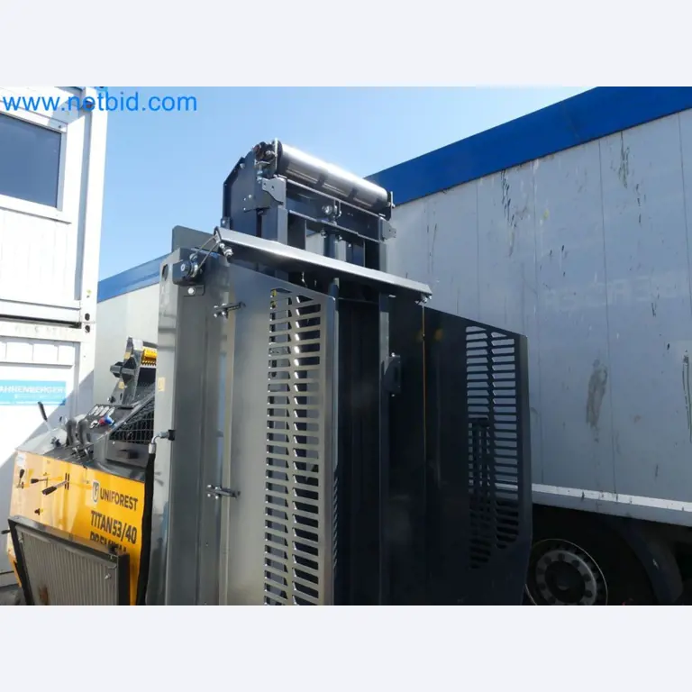 Diesel-Gabelstapler BOBCAT D30NXS und Kompakter Sägespalter UNIFOREST TITAN 53/40 Premium -56