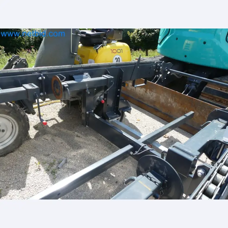 Diesel-Gabelstapler BOBCAT D30NXS und Kompakter Sägespalter UNIFOREST TITAN 53/40 Premium -60