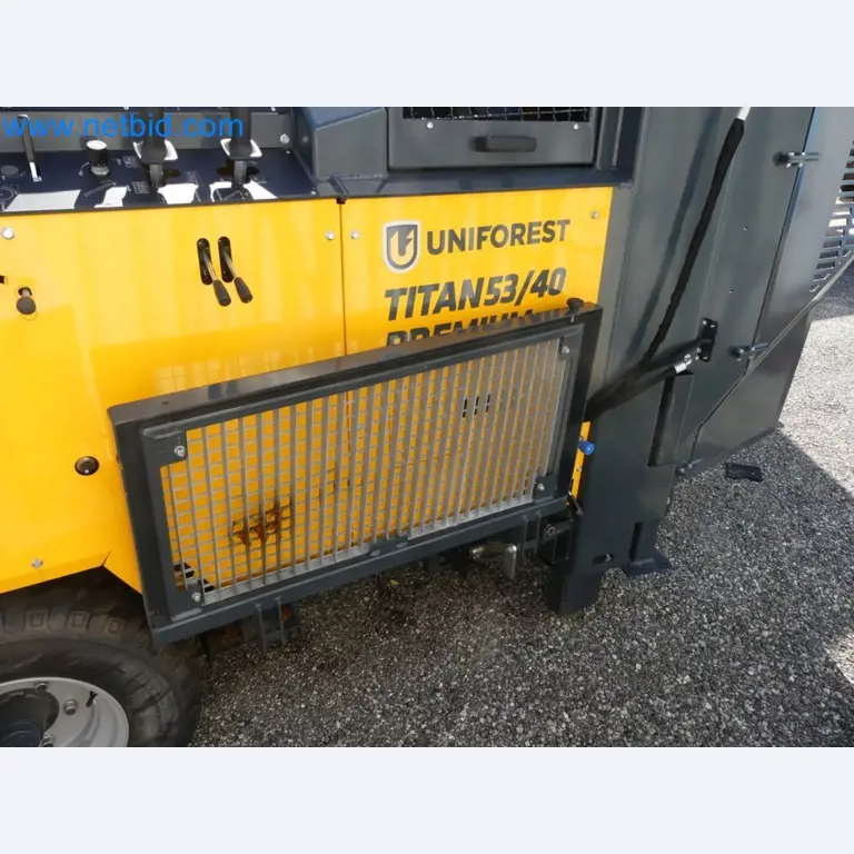 Diesel-Gabelstapler BOBCAT D30NXS und Kompakter Sägespalter UNIFOREST TITAN 53/40 Premium -66