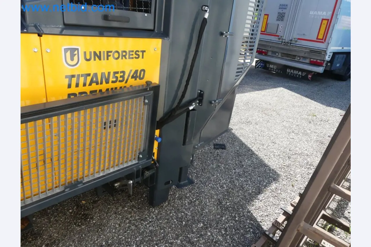Diesel-Gabelstapler BOBCAT D30NXS und Kompakter Sägespalter UNIFOREST TITAN 53/40 Premium -67