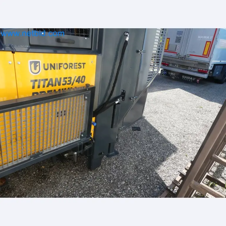 Diesel-Gabelstapler BOBCAT D30NXS und Kompakter Sägespalter UNIFOREST TITAN 53/40 Premium -67