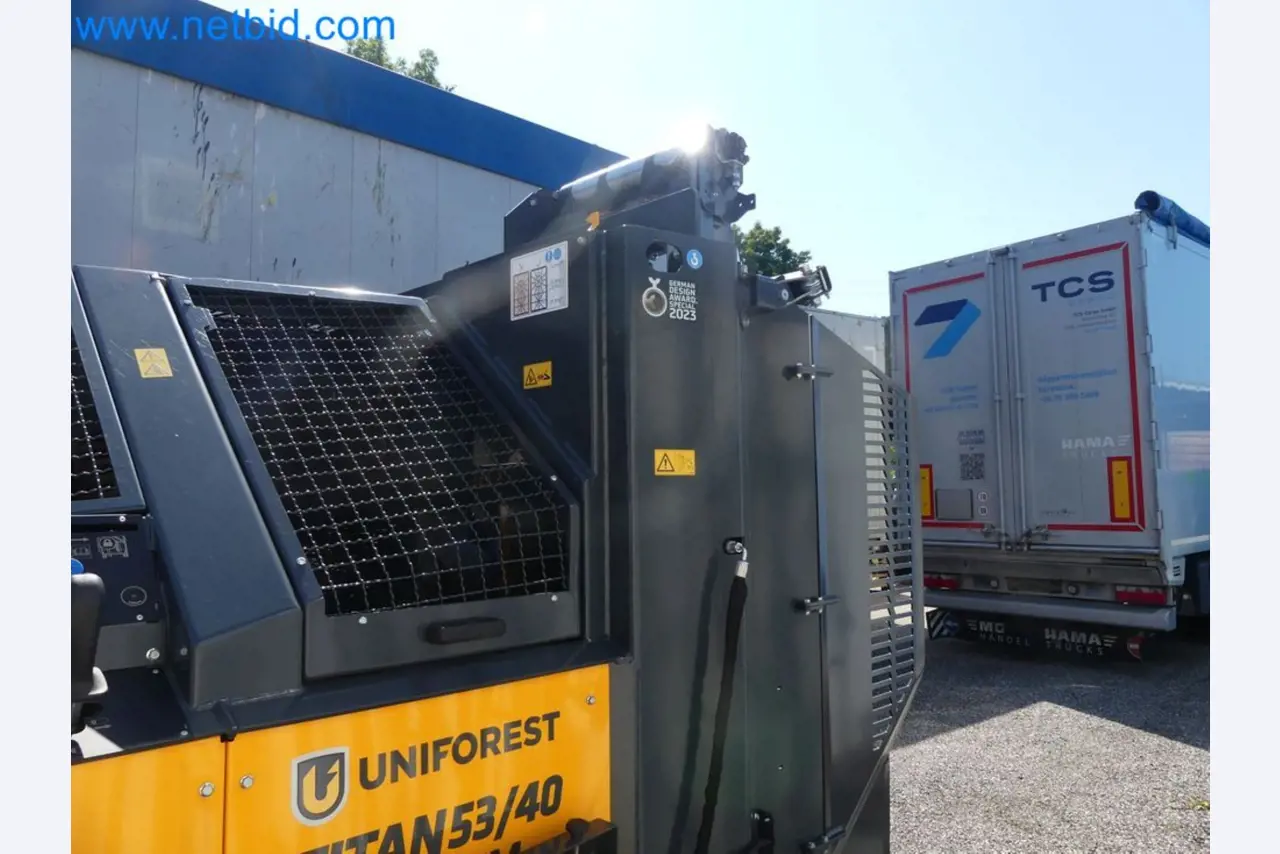 Diesel-Gabelstapler BOBCAT D30NXS und Kompakter Sägespalter UNIFOREST TITAN 53/40 Premium -68