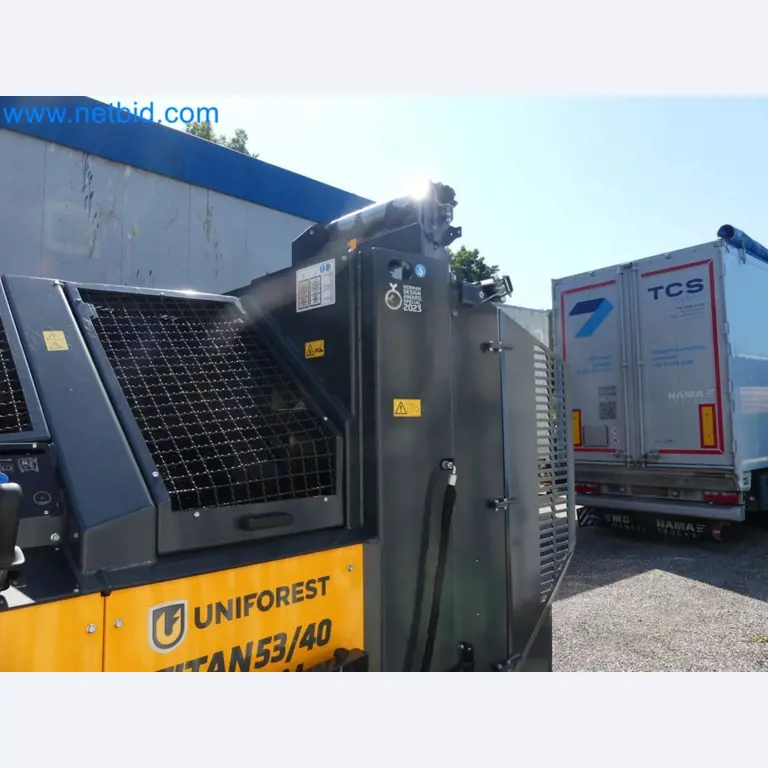 Diesel-Gabelstapler BOBCAT D30NXS und Kompakter Sägespalter UNIFOREST TITAN 53/40 Premium -68