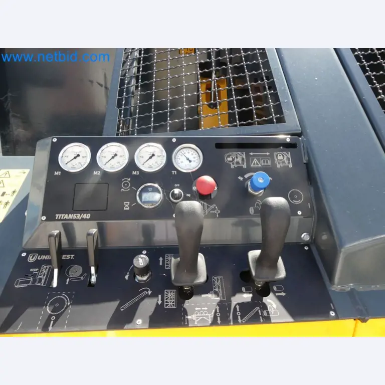 Diesel-Gabelstapler BOBCAT D30NXS und Kompakter Sägespalter UNIFOREST TITAN 53/40 Premium -8