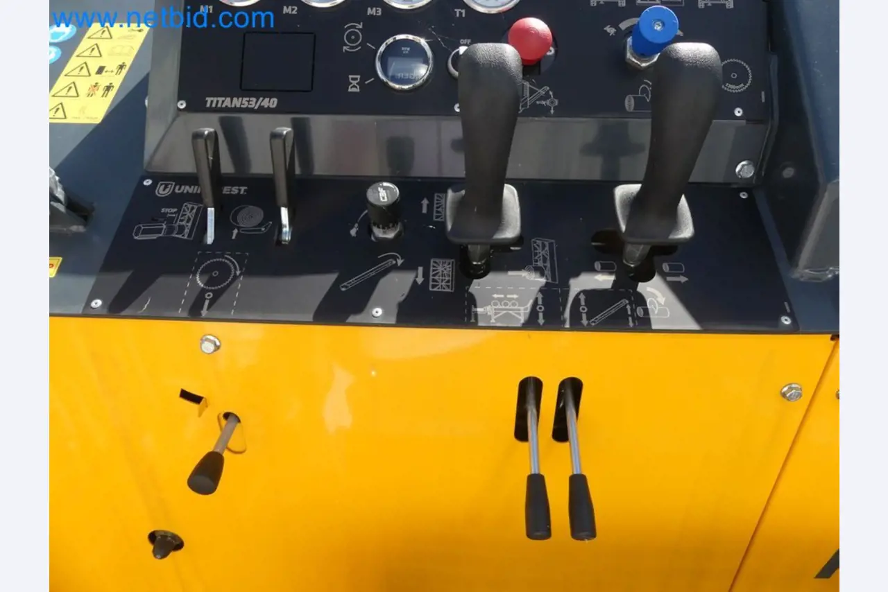 Diesel-Gabelstapler BOBCAT D30NXS und Kompakter Sägespalter UNIFOREST TITAN 53/40 Premium -9