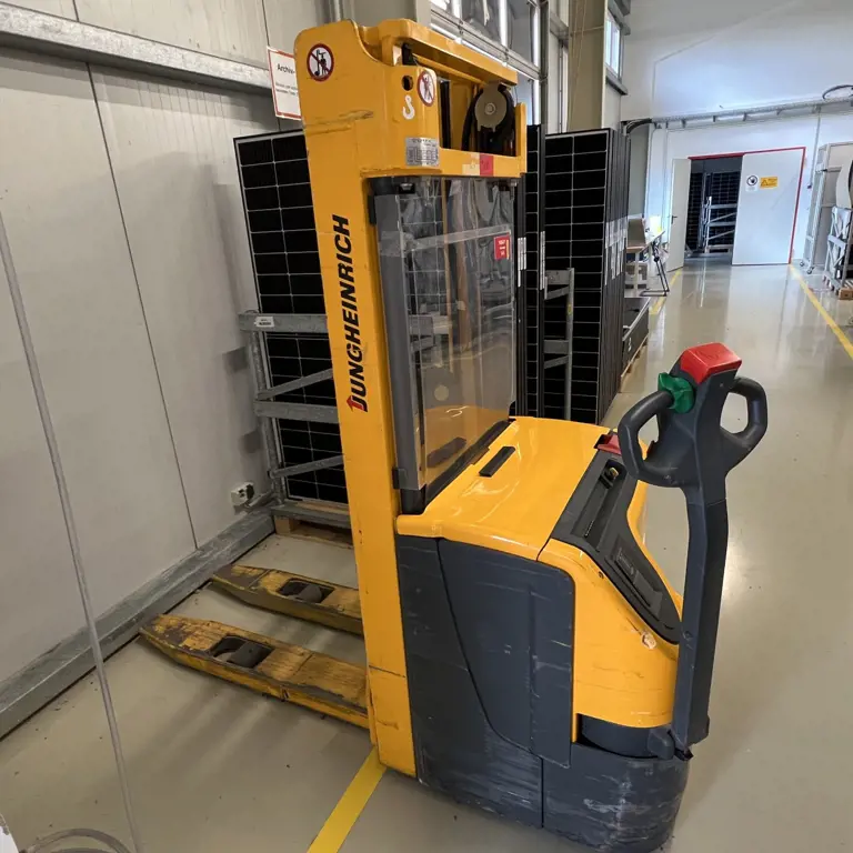 Elektrický paletový vozík Jungheinrich EJC216