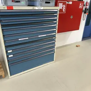 Teleskopowa szafka z szufladami