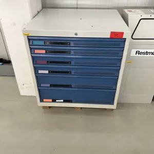 Teleskopowa szafka z szufladami