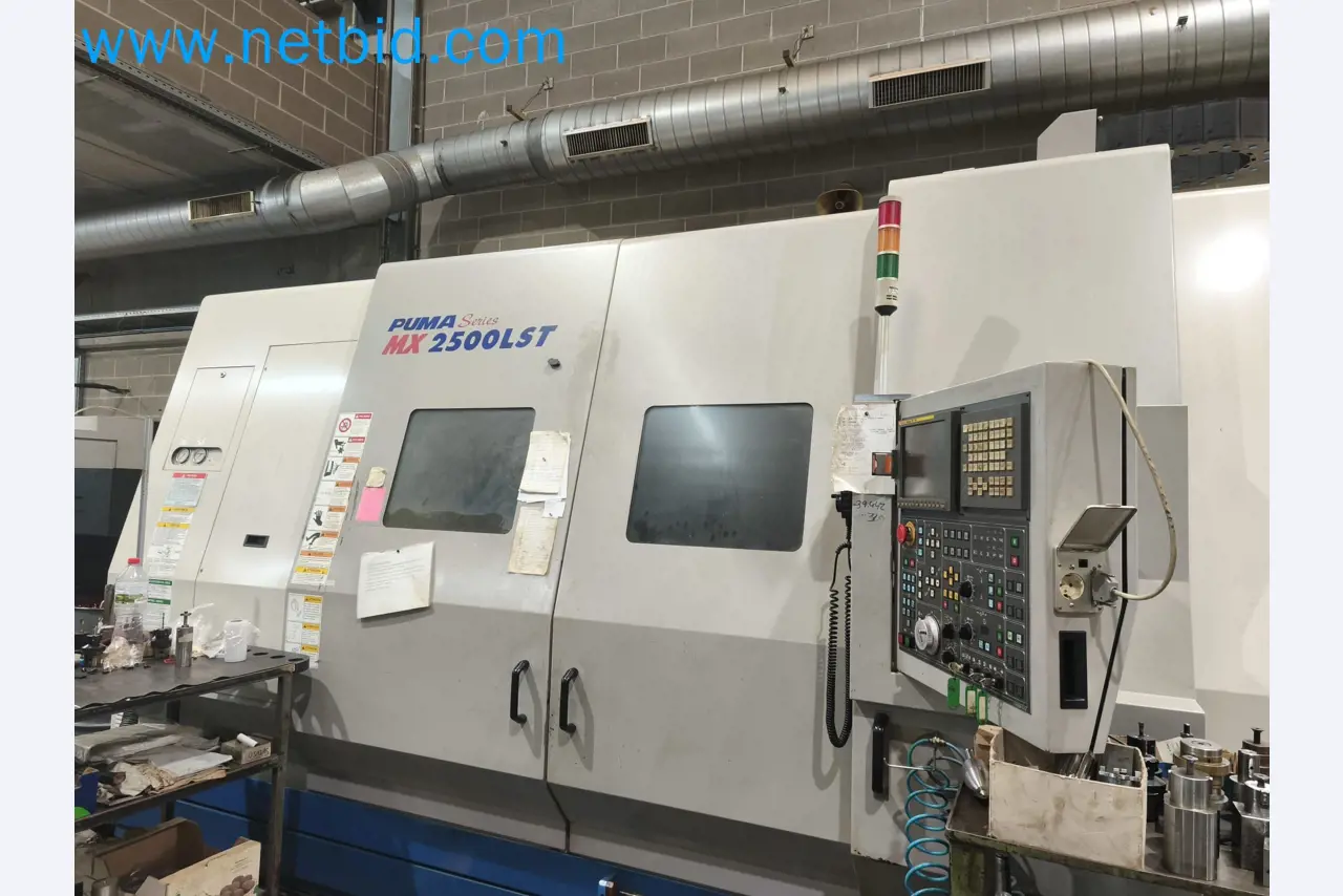 CNC soustružnické a frézovací centrum Doosan Puma 2500 MX LST-2