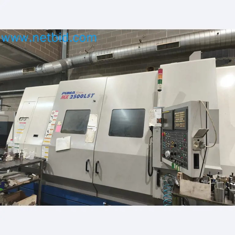 CNC soustružnické a frézovací centrum Doosan Puma 2500 MX LST-2