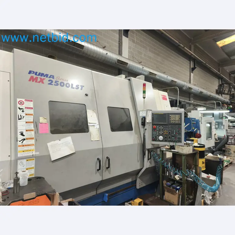 CNC soustružnické a frézovací centrum Doosan Puma 2500 MX LST-3