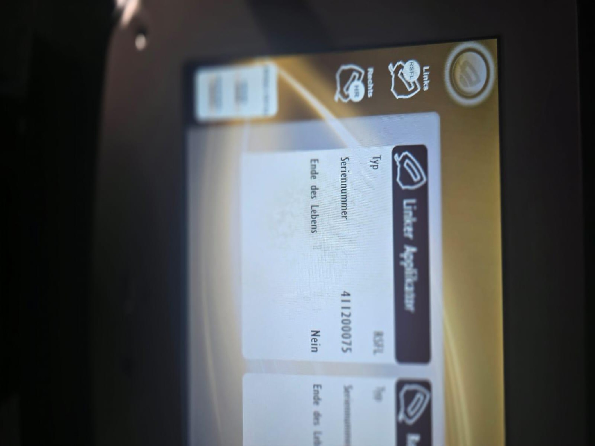 Mobiliario cuidado y de calidad de un salón de belleza-11