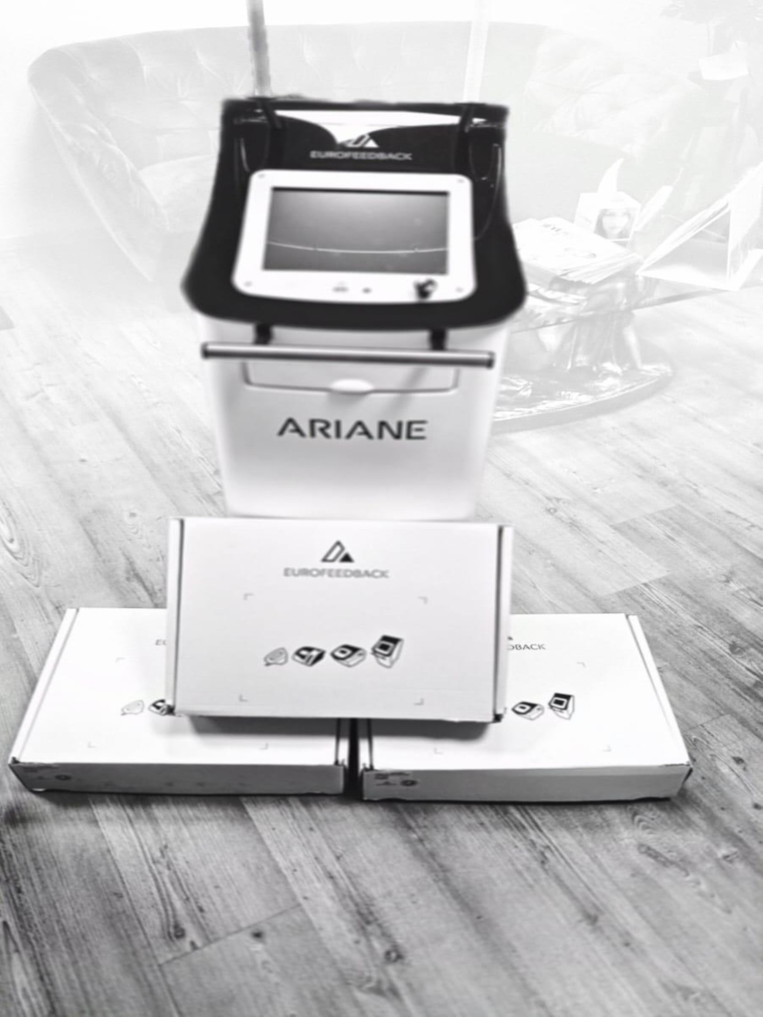 Mobiliario cuidado y de calidad de un salón de belleza-21