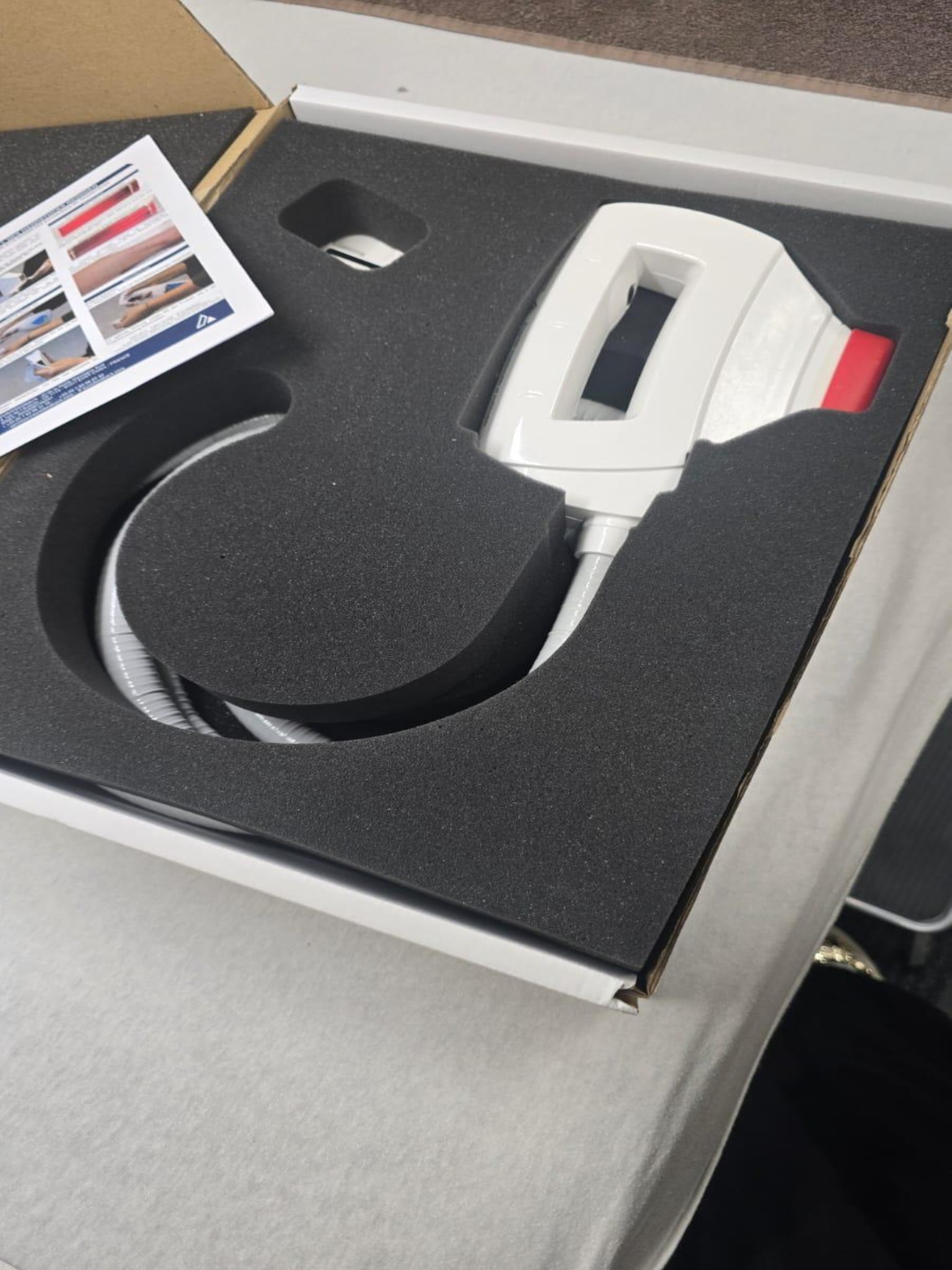 Mobiliario cuidado y de calidad de un salón de belleza-3