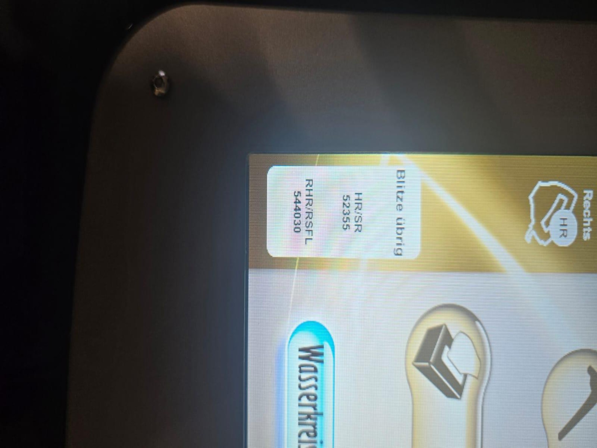 Mobiliario cuidado y de calidad de un salón de belleza-9