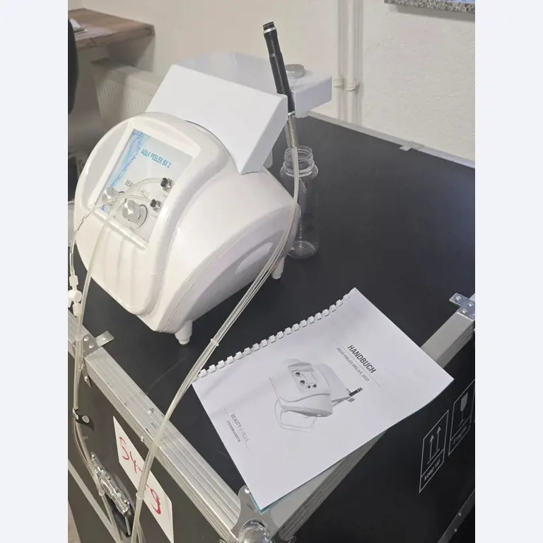 Mobiliario cuidado y de calidad de un salón de belleza-2