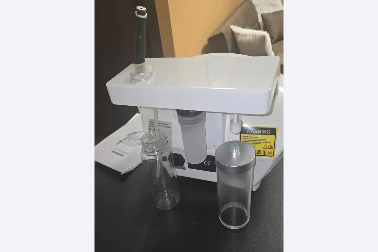 Mobiliario cuidado y de calidad de un salón de belleza-3