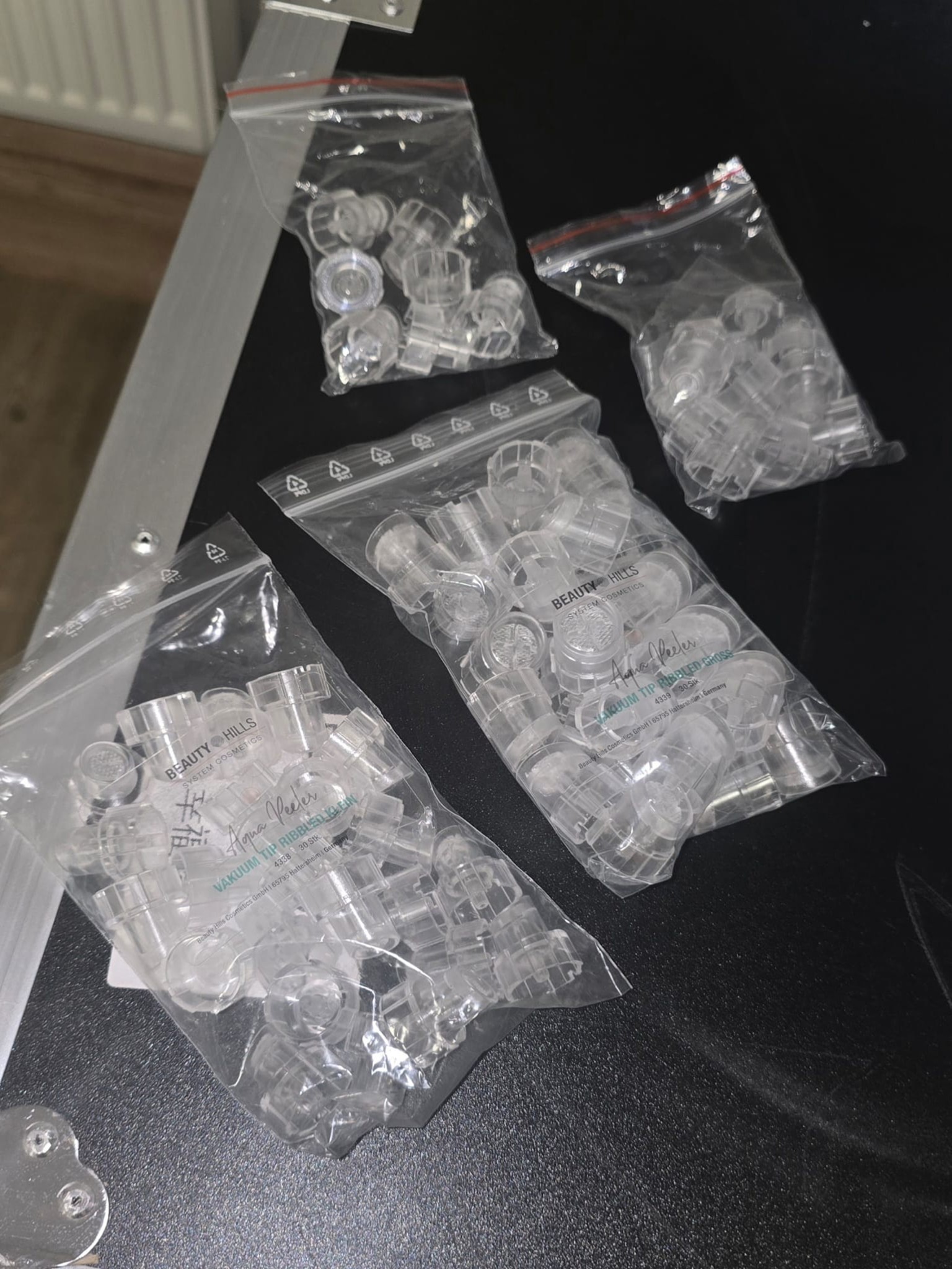 Mobiliario cuidado y de calidad de un salón de belleza-4