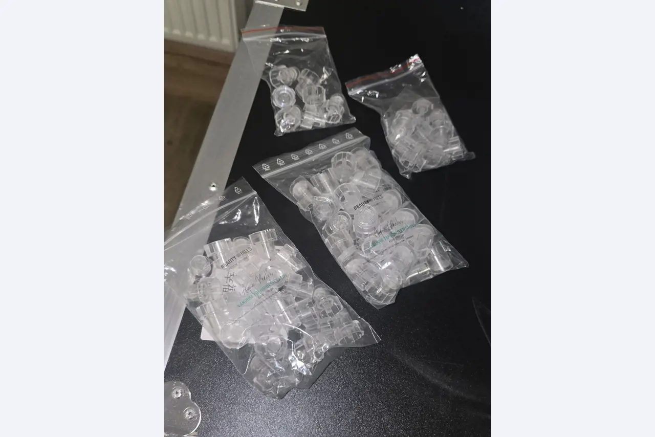 Mobiliario cuidado y de calidad de un salón de belleza-4