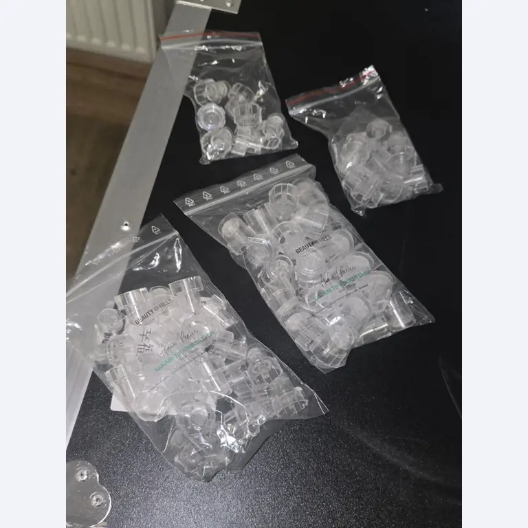 Mobiliario cuidado y de calidad de un salón de belleza-4