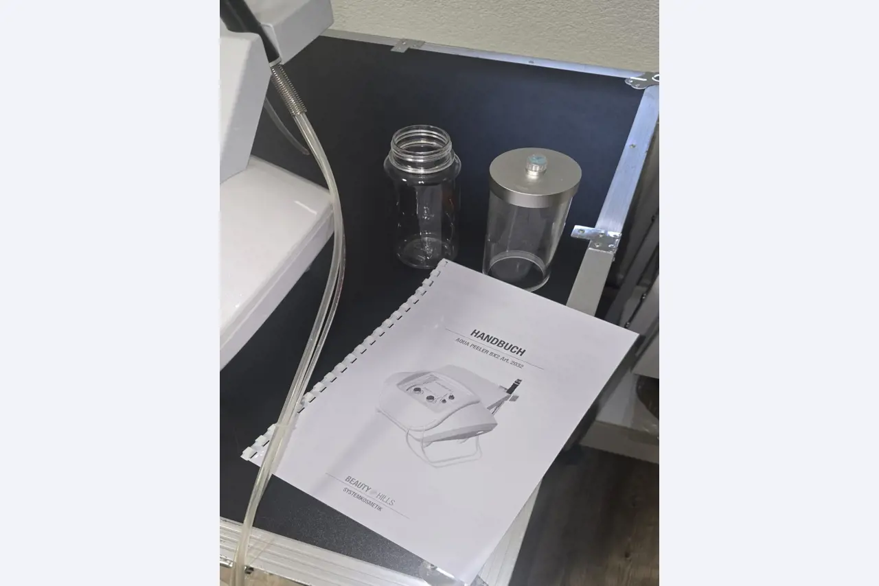 Mobiliario cuidado y de calidad de un salón de belleza-5