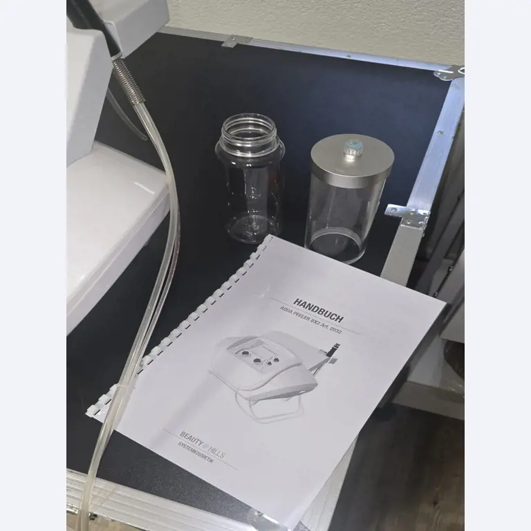 Mobiliario cuidado y de calidad de un salón de belleza-5