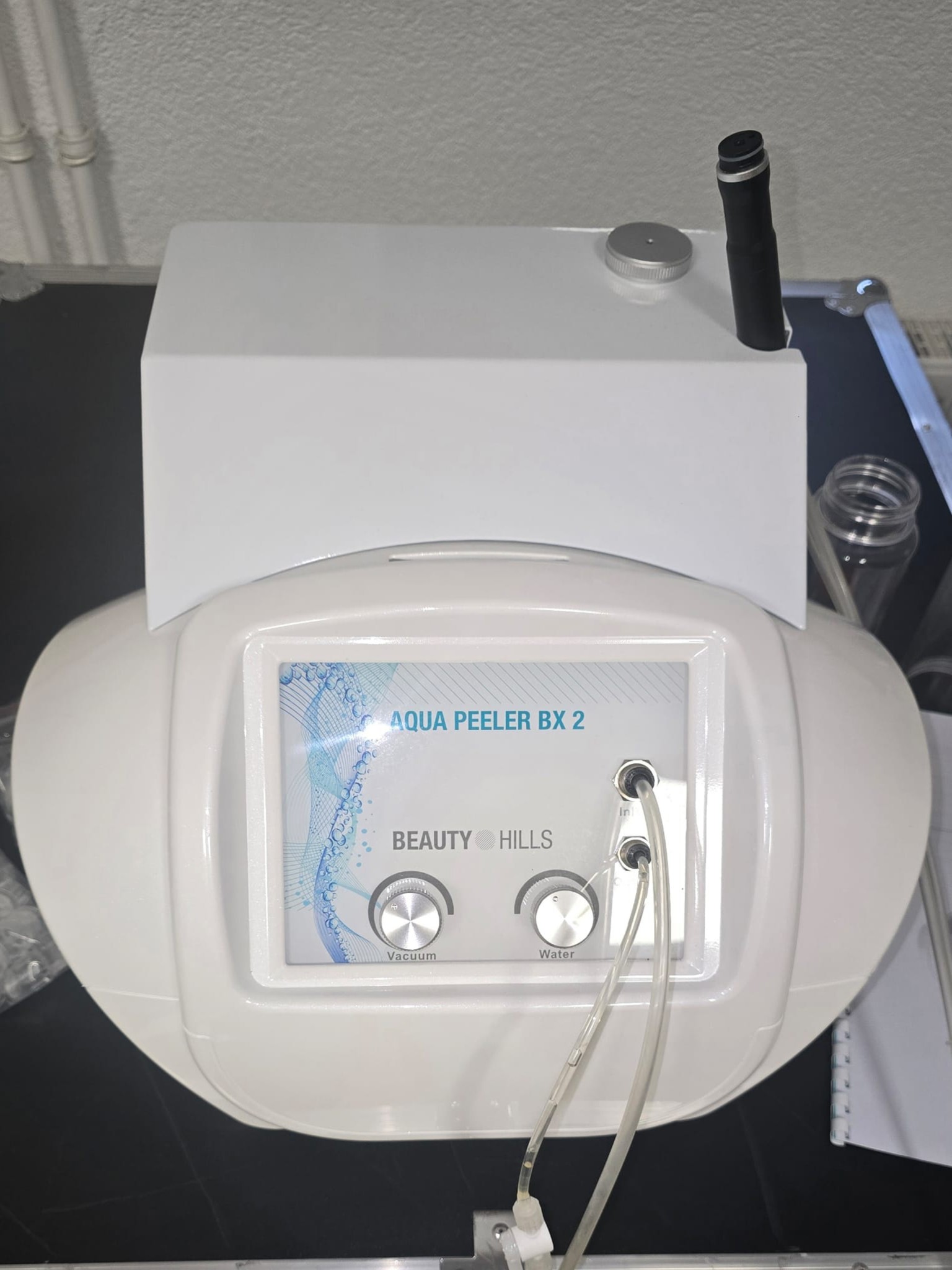 Mobiliario cuidado y de calidad de un salón de belleza-6