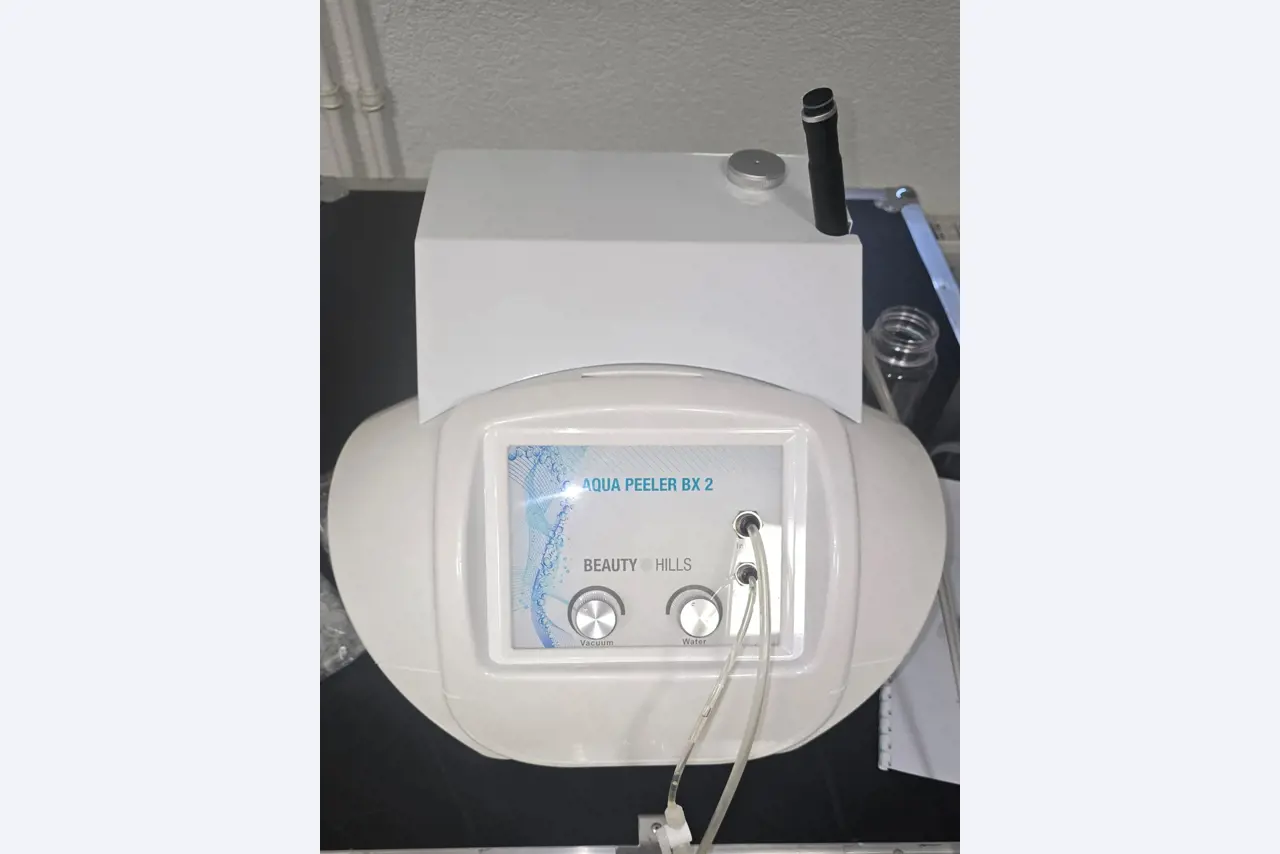 Mobiliario cuidado y de calidad de un salón de belleza-6