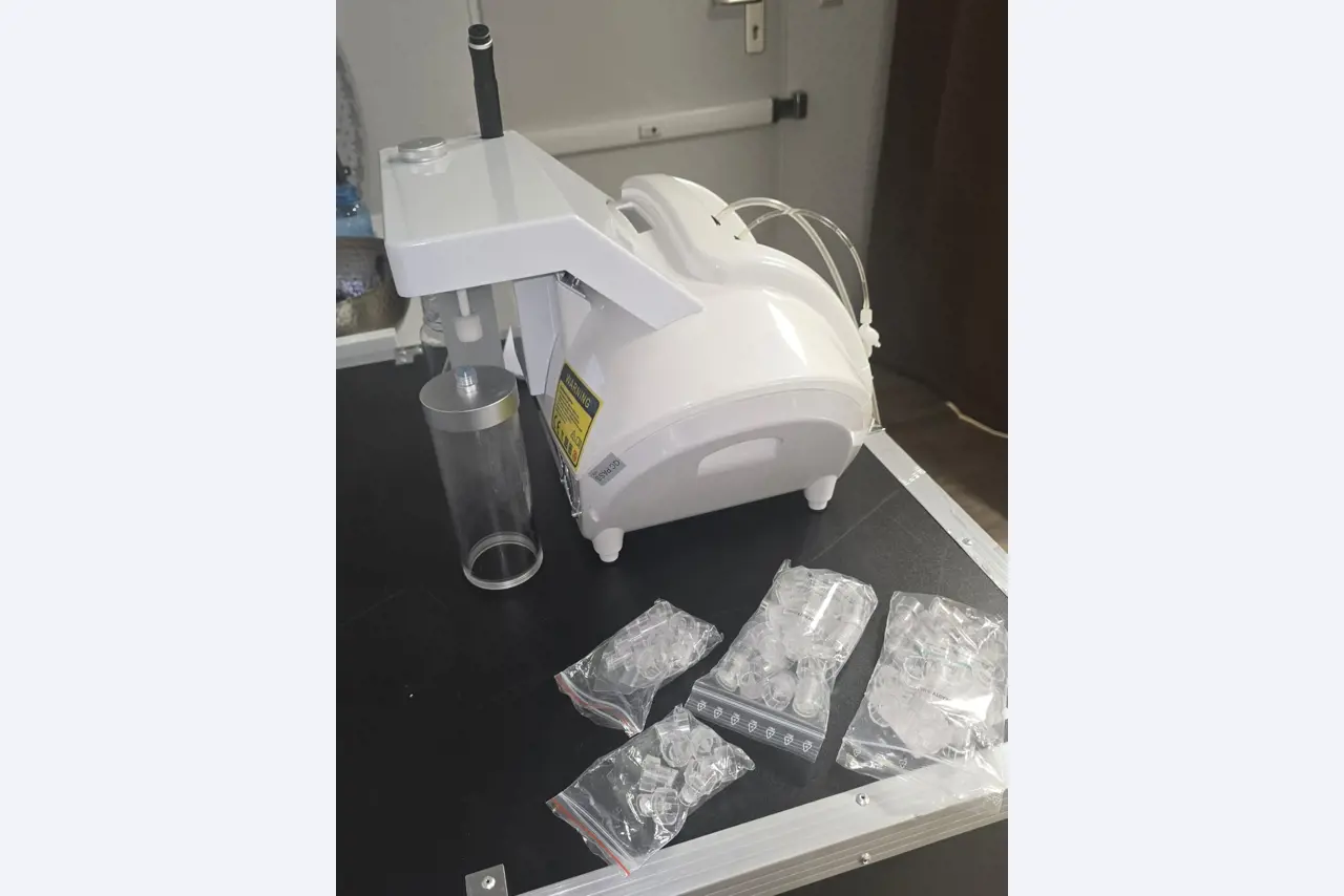 Mobiliario cuidado y de calidad de un salón de belleza-7