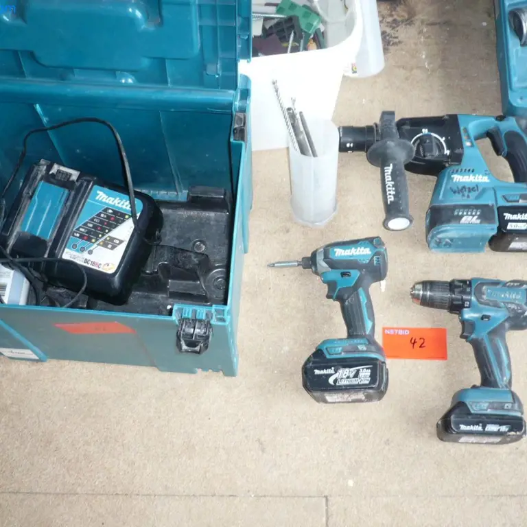 4 Akku-Handgeräte Makita