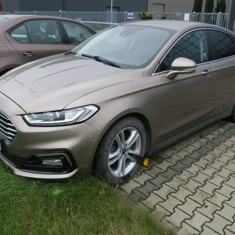 Turismos FORD MONDEO SEDAN 19-21