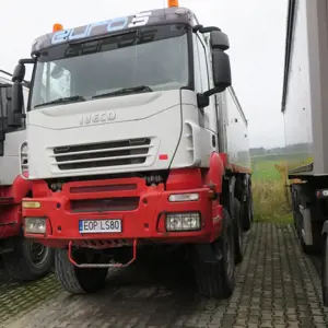 Camión volquete IVECO Trakker AD410T