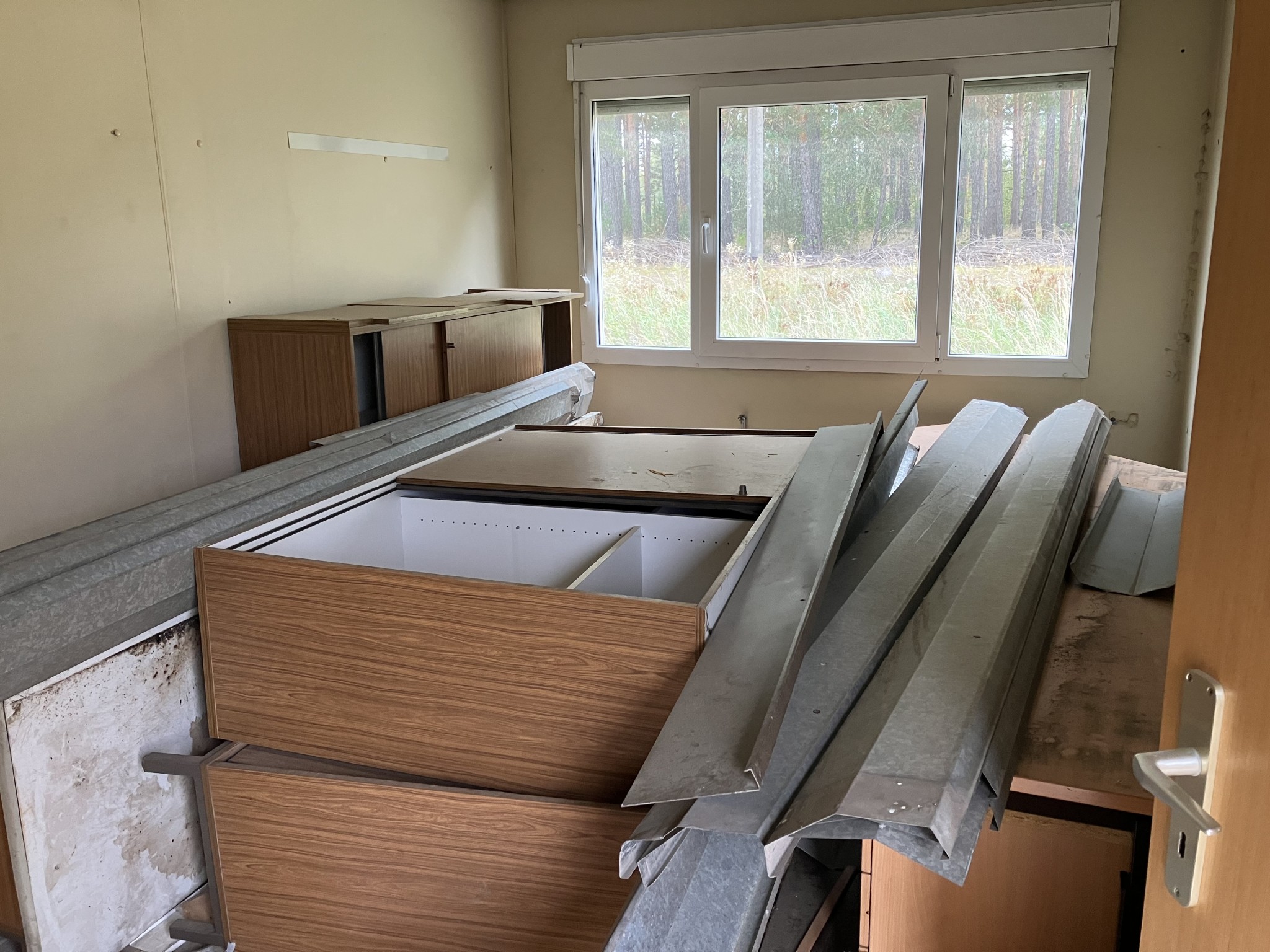 Wyposażenie byłej betoniarni-18