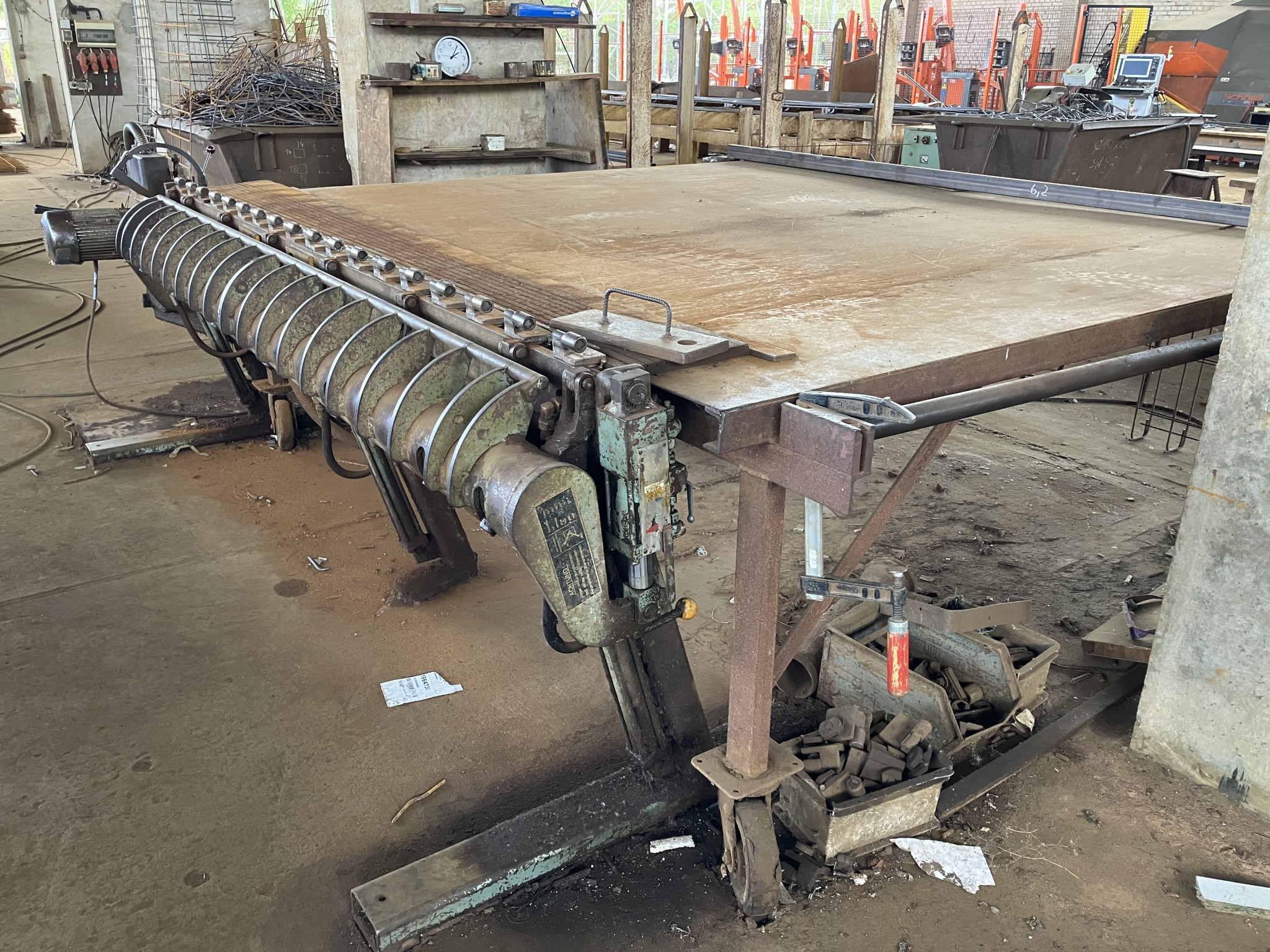 Betriebliche Einrichtung eines ehemaligen Betonwerks-2