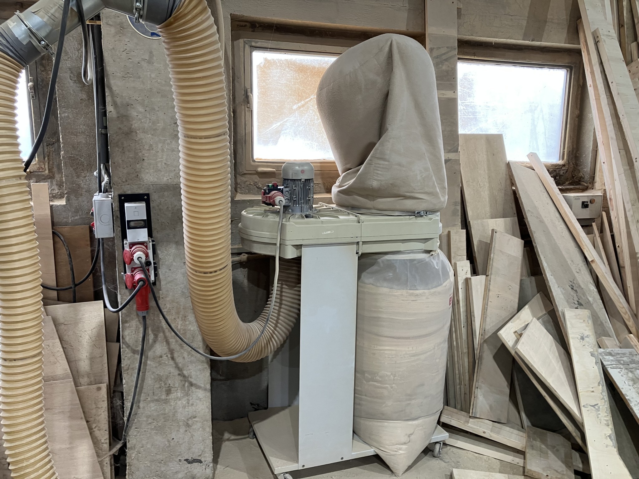 Wyposażenie byłej betoniarni-4