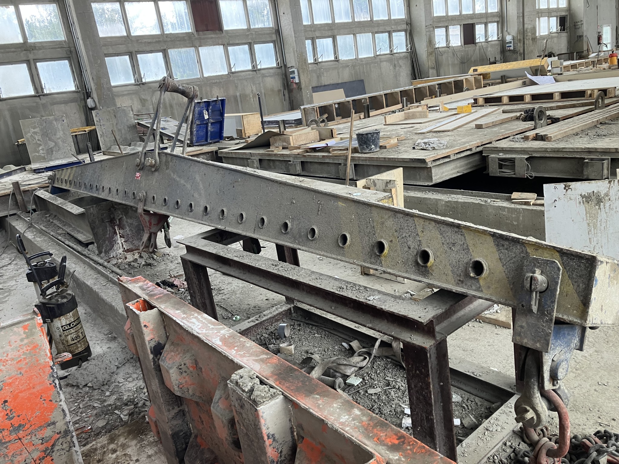 Betriebliche Einrichtung eines ehemaligen Betonwerks-1