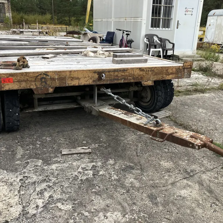 Priklopnik za platformo