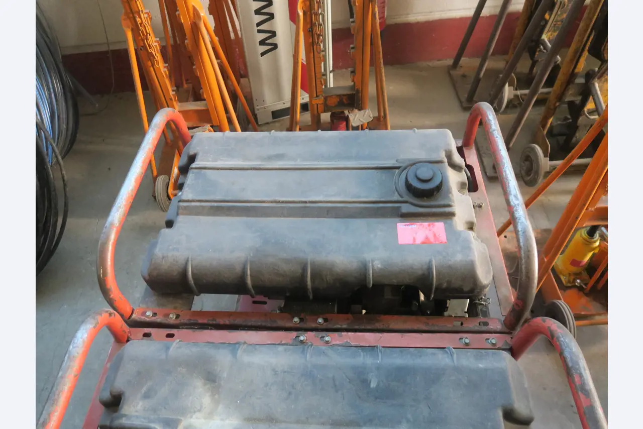 Workshop equipment and various accessories from the construction sector-2