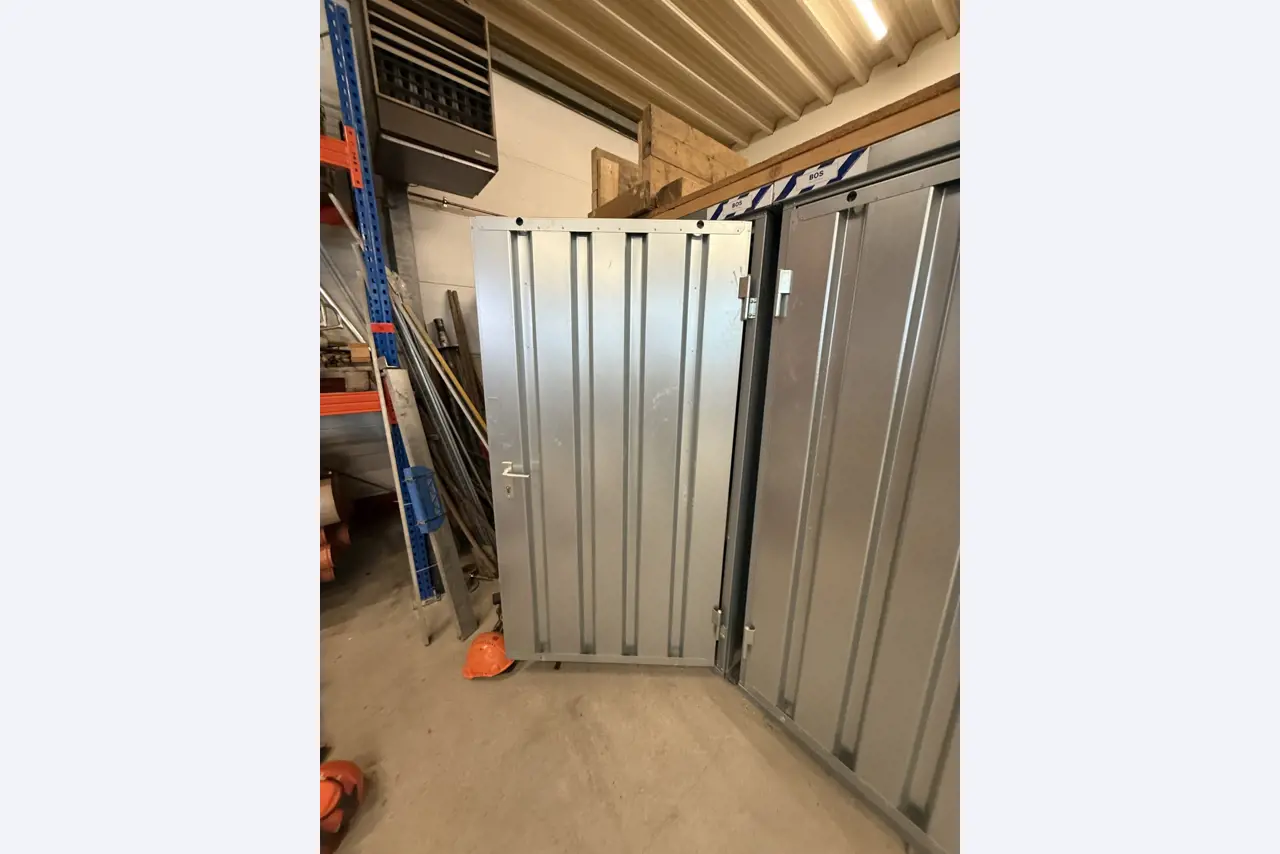 Workshop equipment and various accessories from the construction sector-2