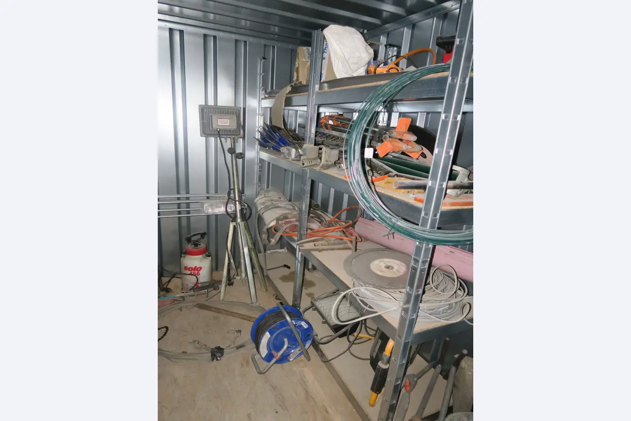 Workshop equipment and various accessories from the construction sector-4