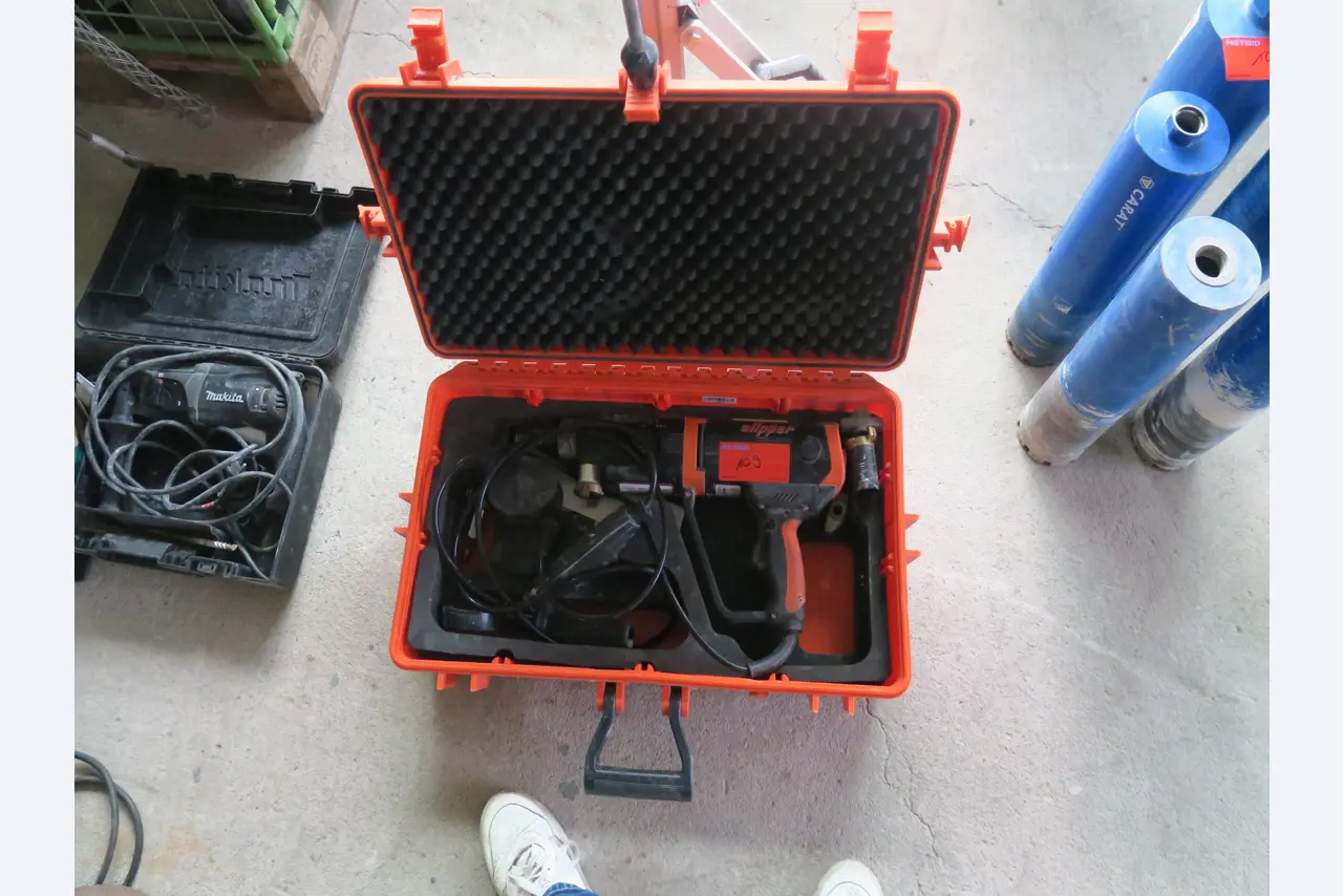 Workshop equipment and various accessories from the construction sector-1
