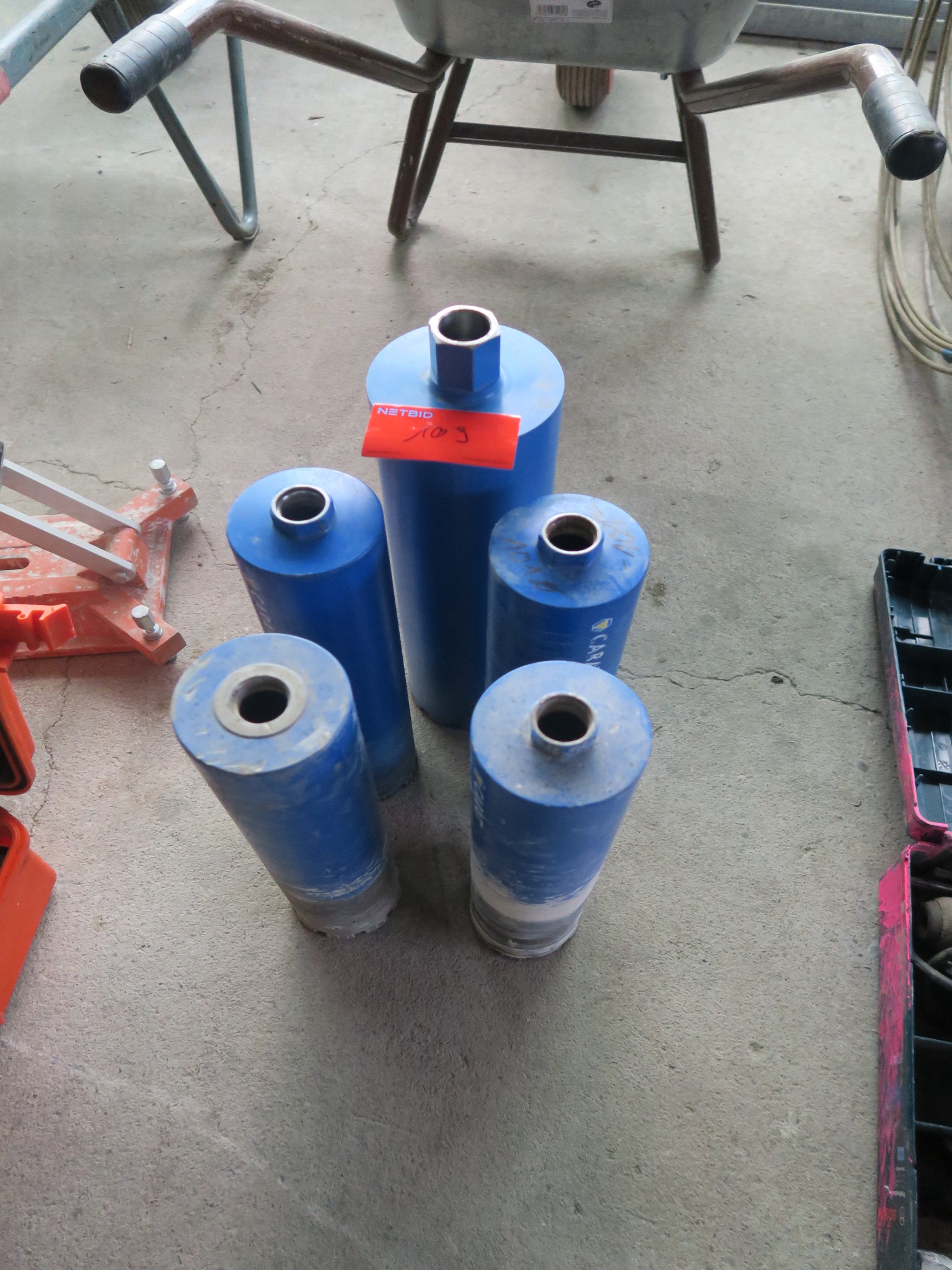 Sprzęt warsztatowy i różne akcesoria z sektora budowlanego-3