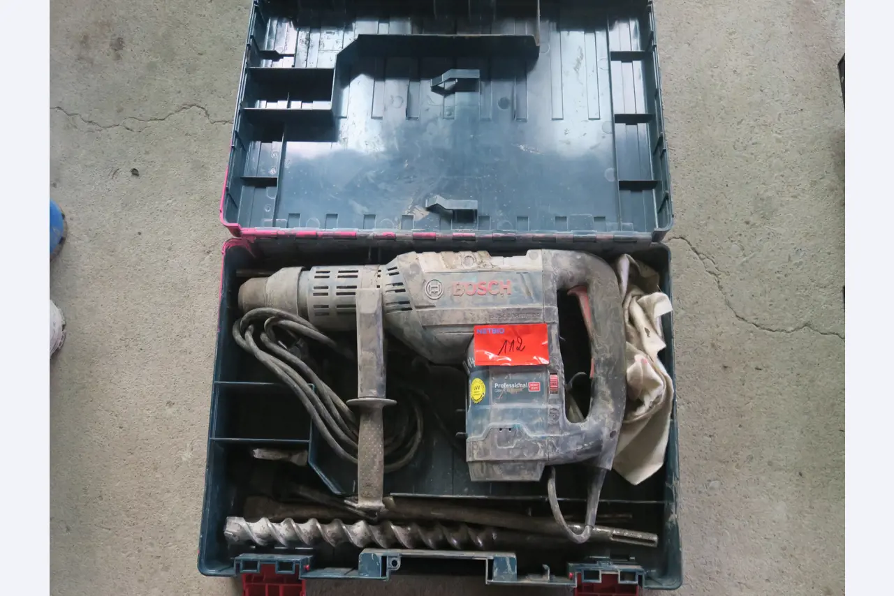 Workshop equipment and various accessories from the construction sector-1